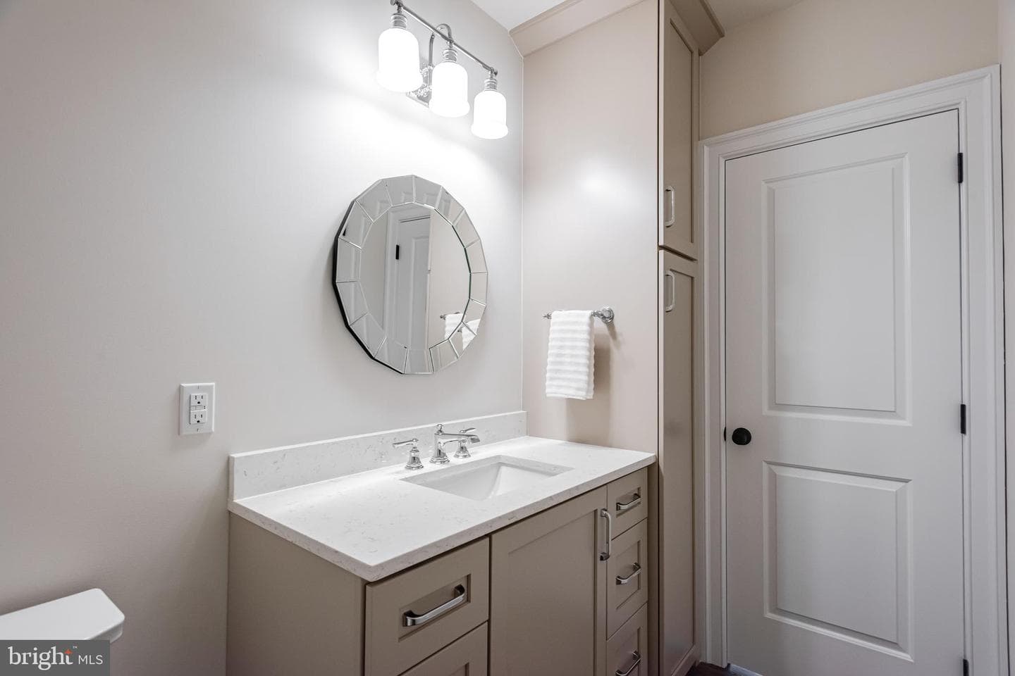24 New Whitehorse Way photo 64