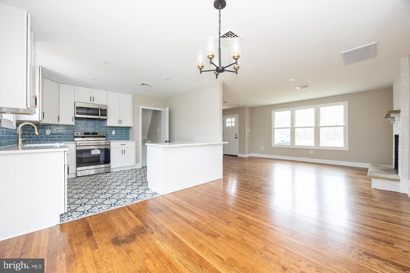 1050 Wayne Avenue photo 3