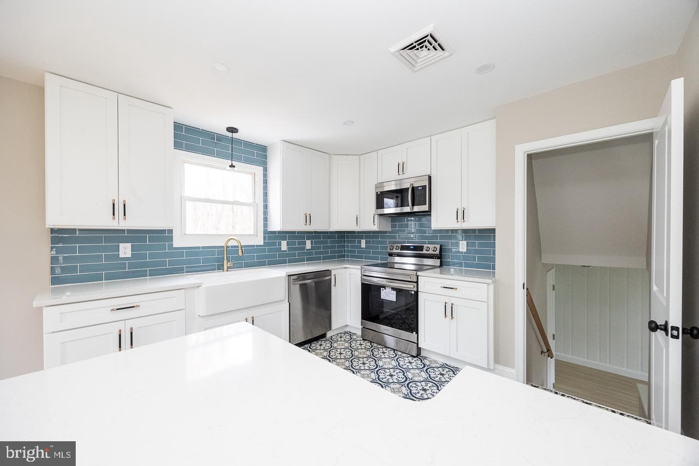 1050 Wayne Avenue photo 9