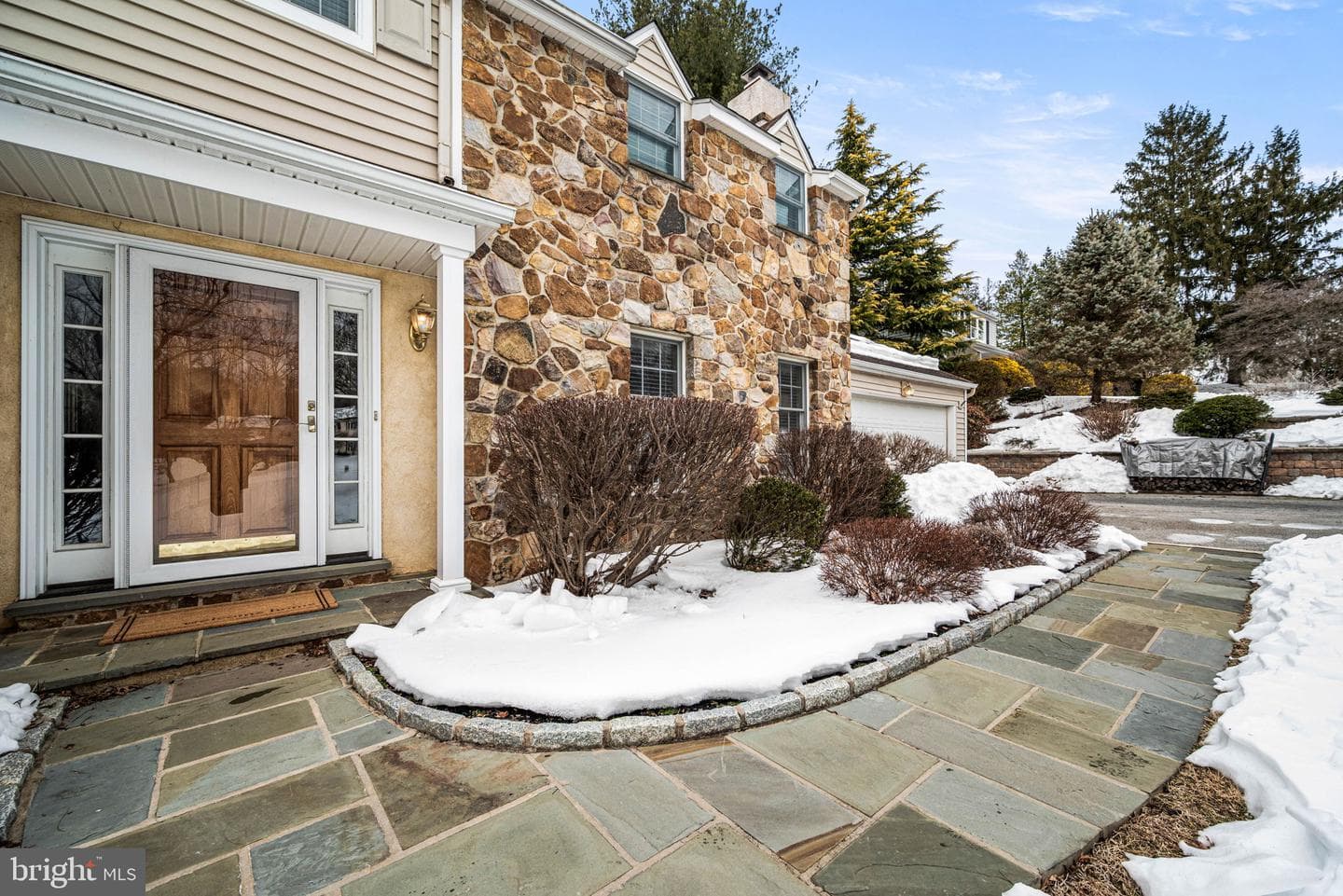 631 Westwind Drive photo 3