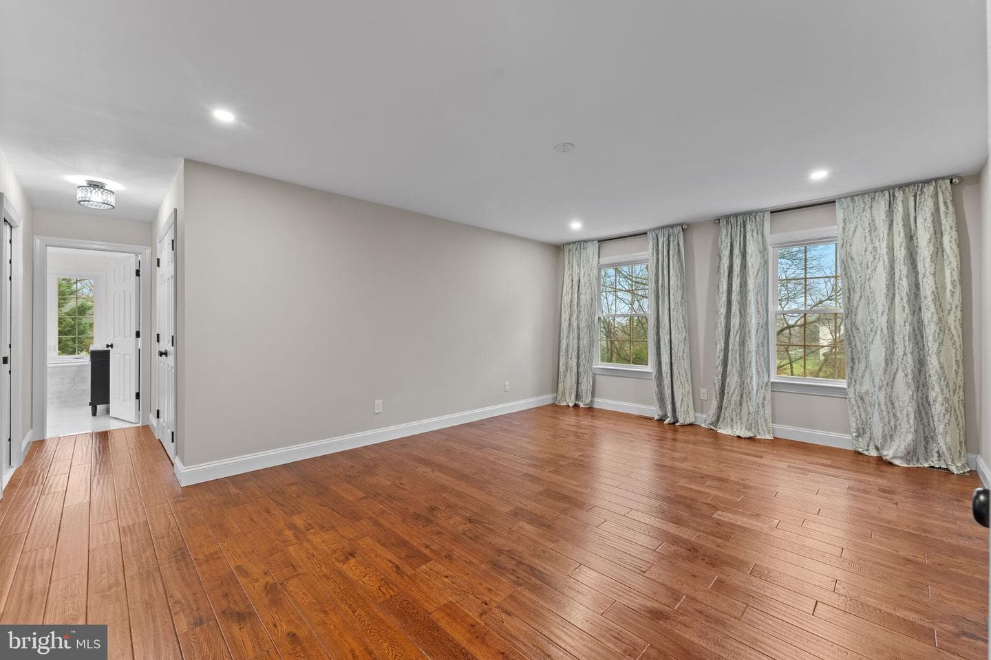 1054 W King Road photo 22