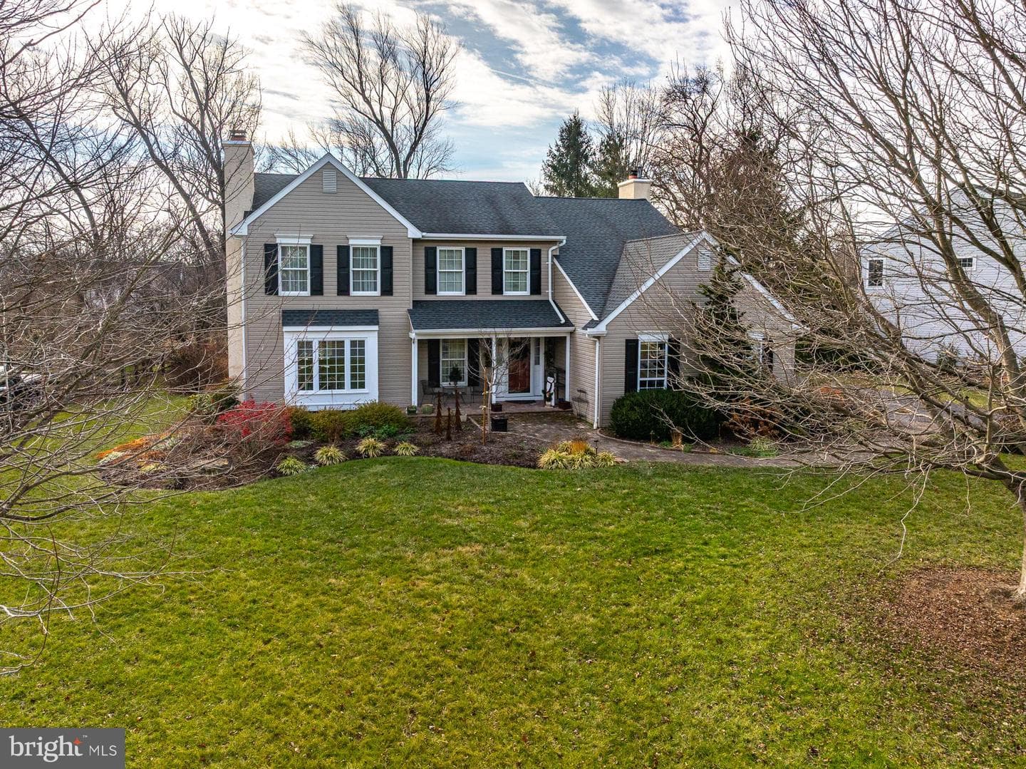 820 Waverly Road photo 1