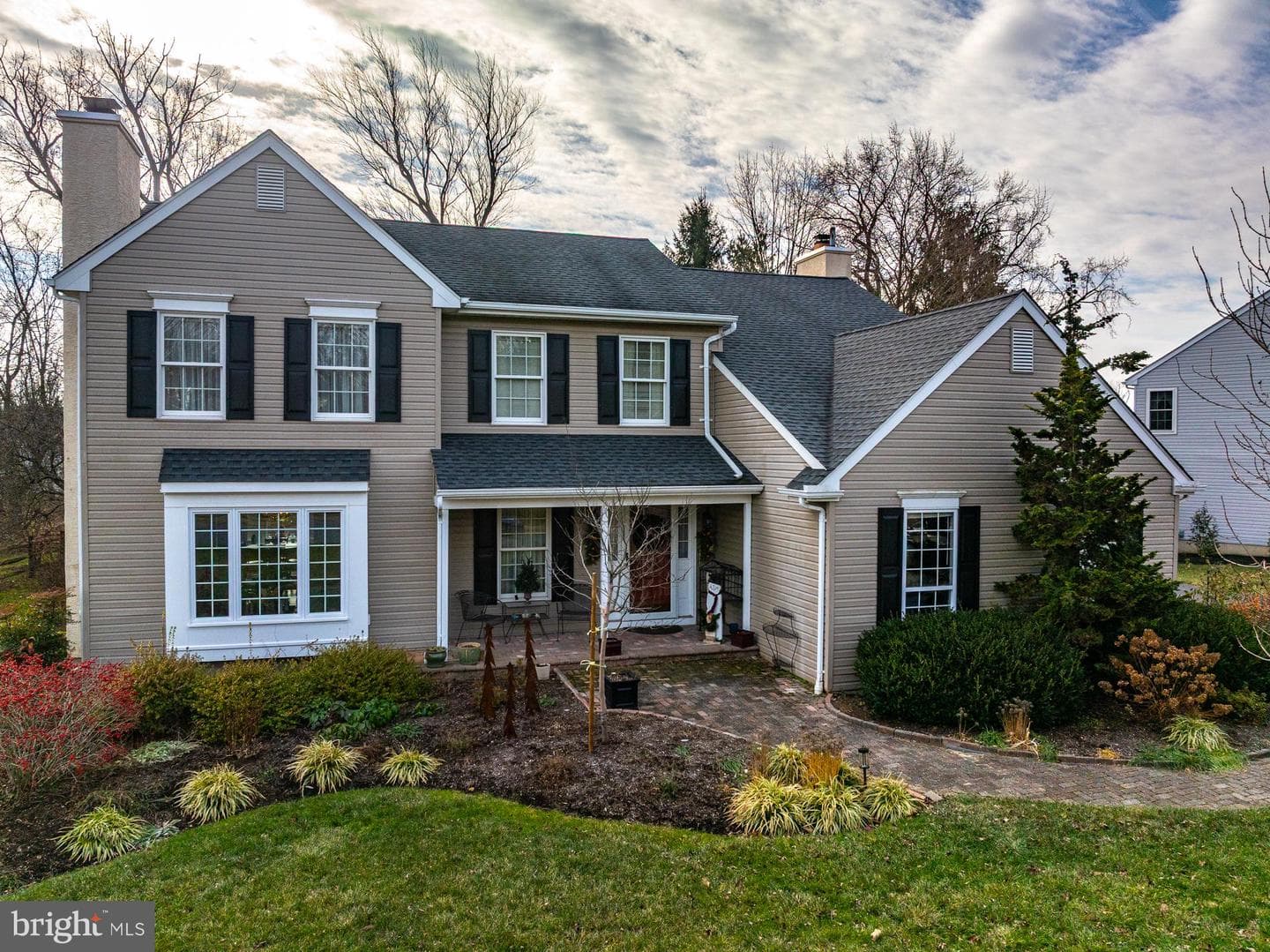 820 Waverly Road photo 2