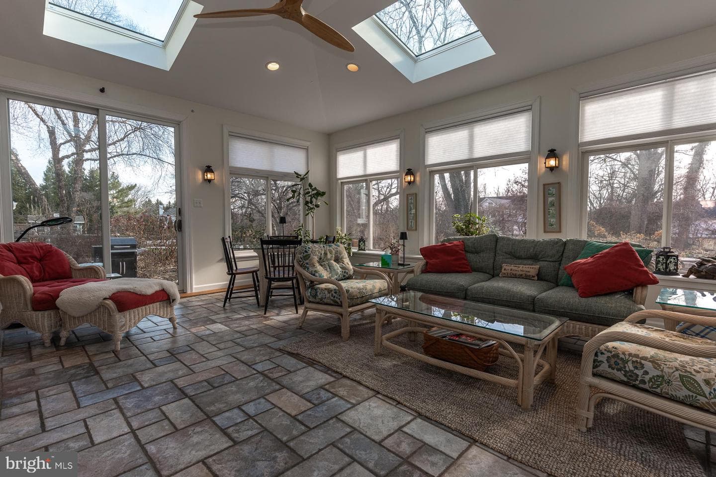 820 Waverly Road photo 22