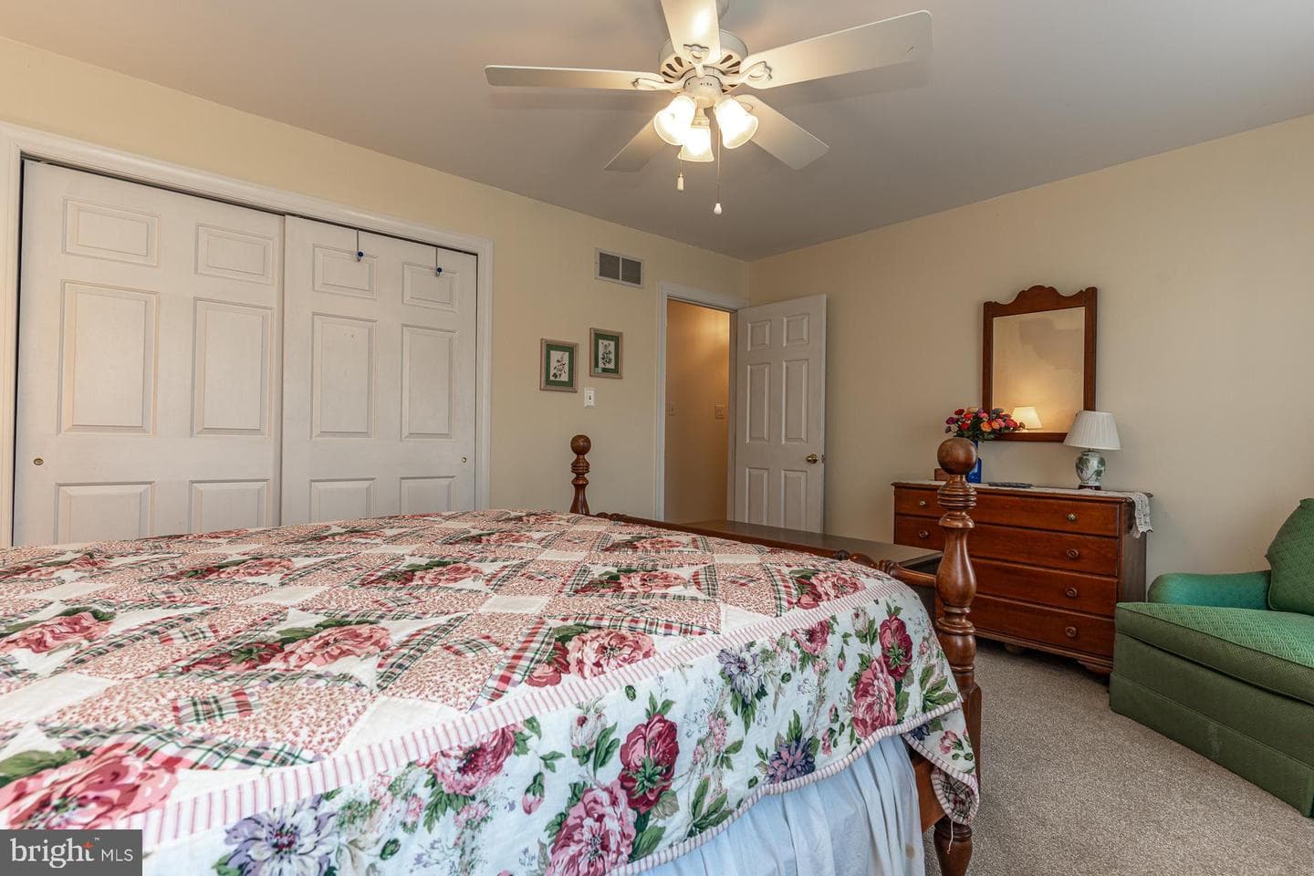 820 Waverly Road photo 30