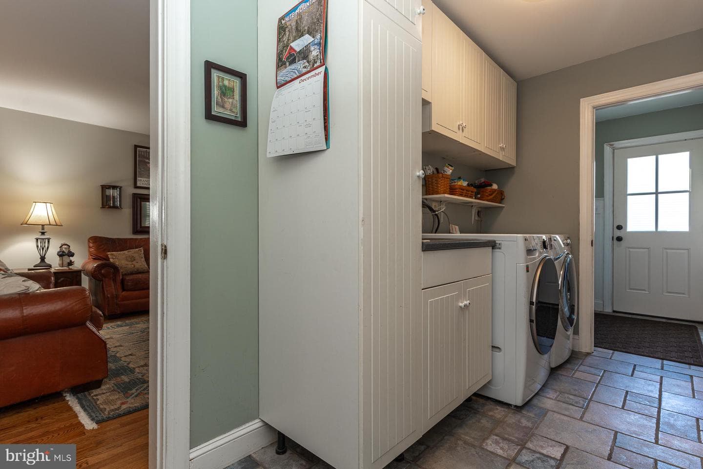 820 Waverly Road photo 38