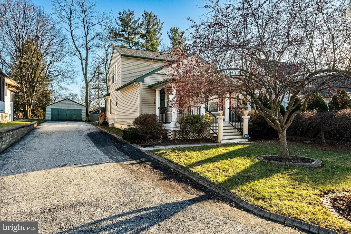 530 Richards Road photo 3