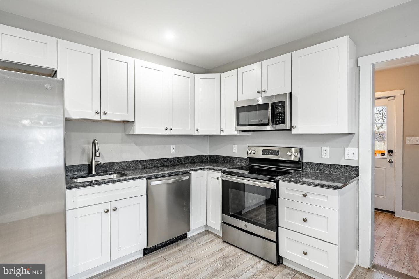 530 Richards Road photo 9