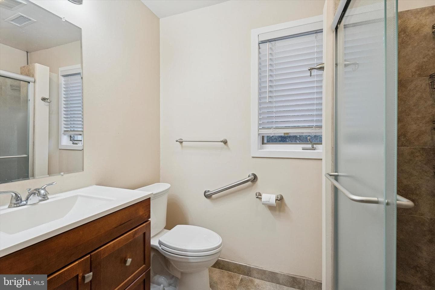 338 Devon Way photo 11