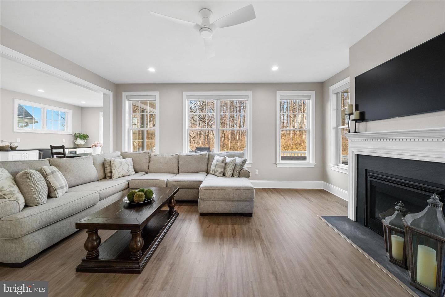 211 Daylesford Court photo 27