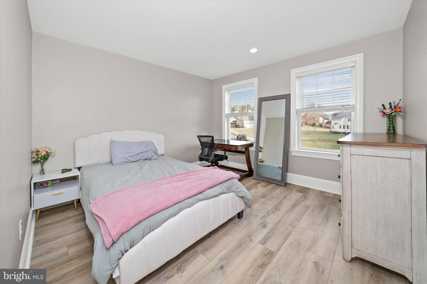 211 Daylesford Court photo 36