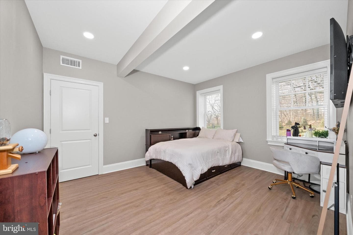 211 Daylesford Court photo 42