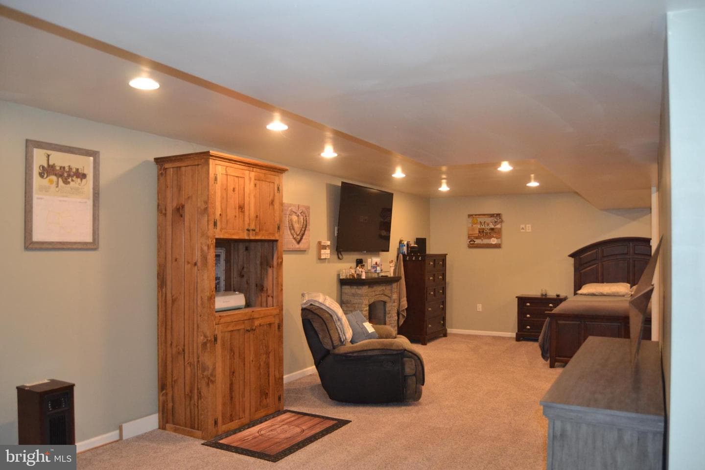 686 State Road photo 18