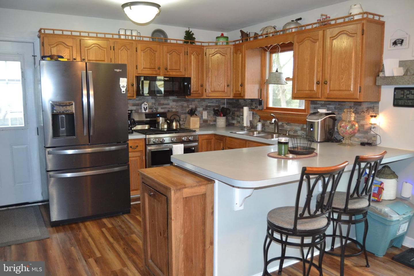 686 State Road photo 3