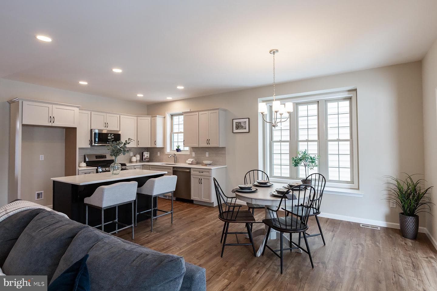 602 Greenbriar Path photo 9