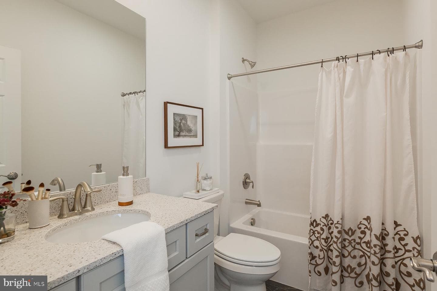 605 Greenbriar Path photo 19
