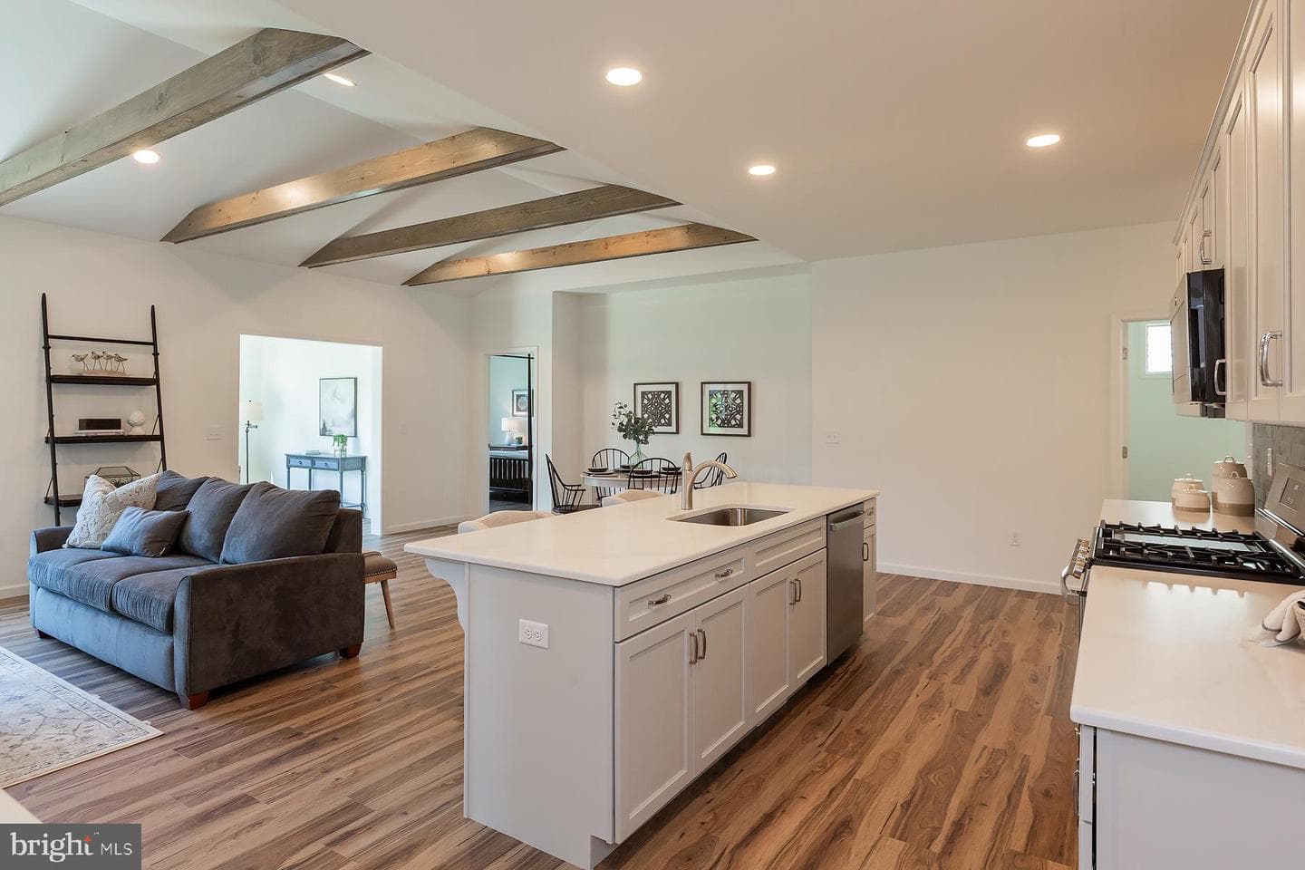 605 Greenbriar Path photo 6