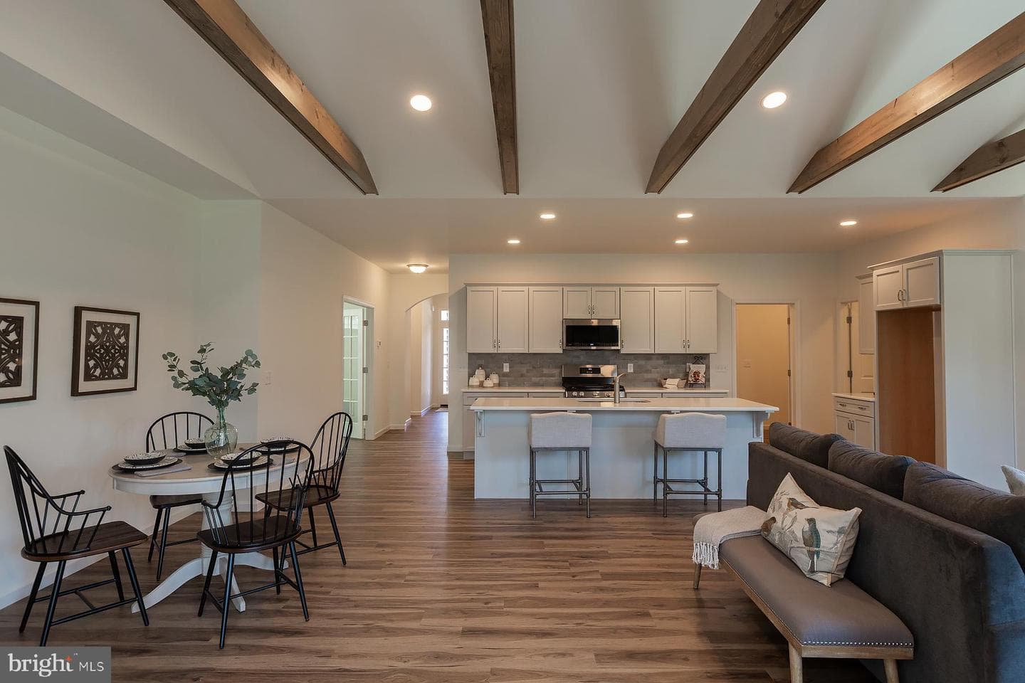 605 Greenbriar Path photo 7