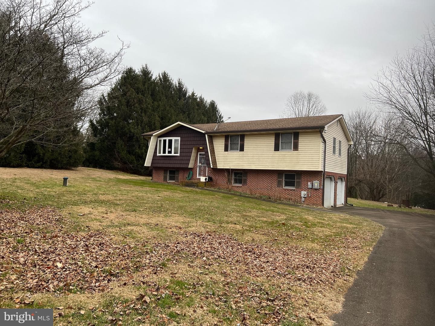246 Waterway Road photo 2
