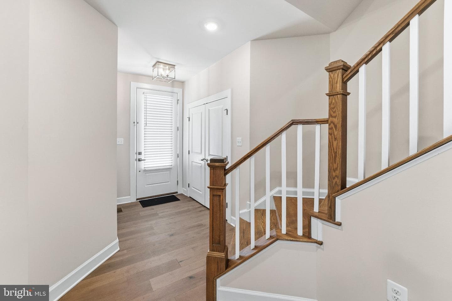 1716 Frost Lane photo 4