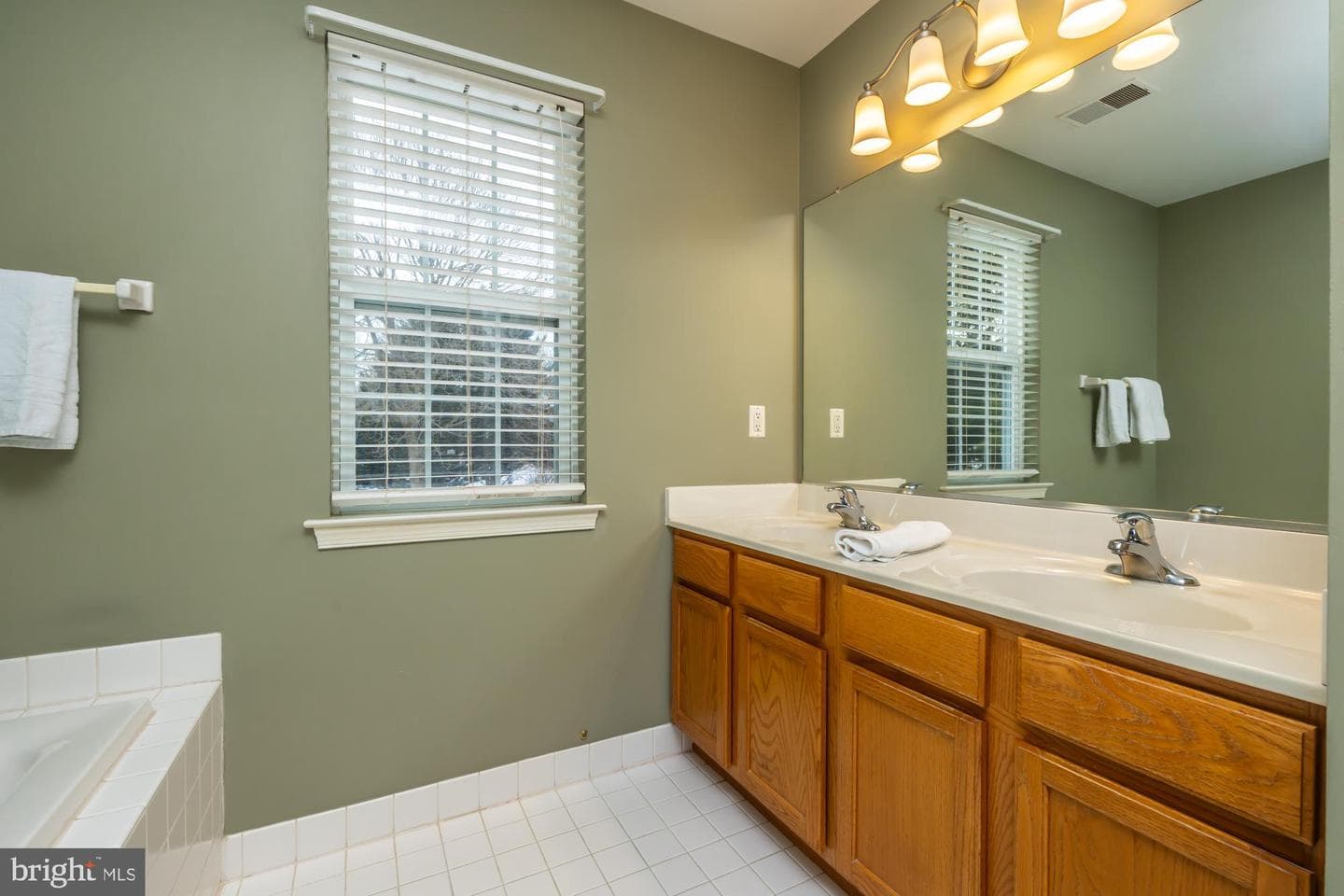1148 Ashbridge Road photo 32