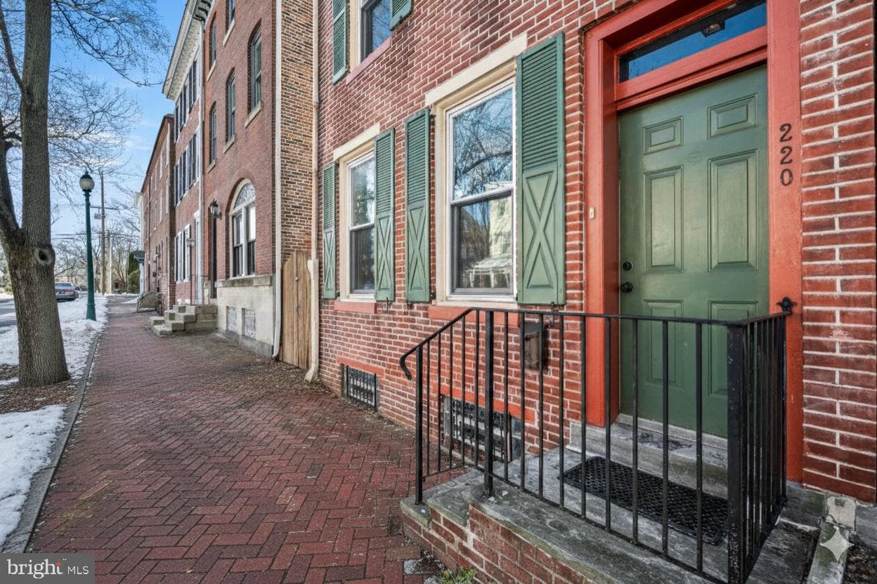 220 S Walnut Street photo 2
