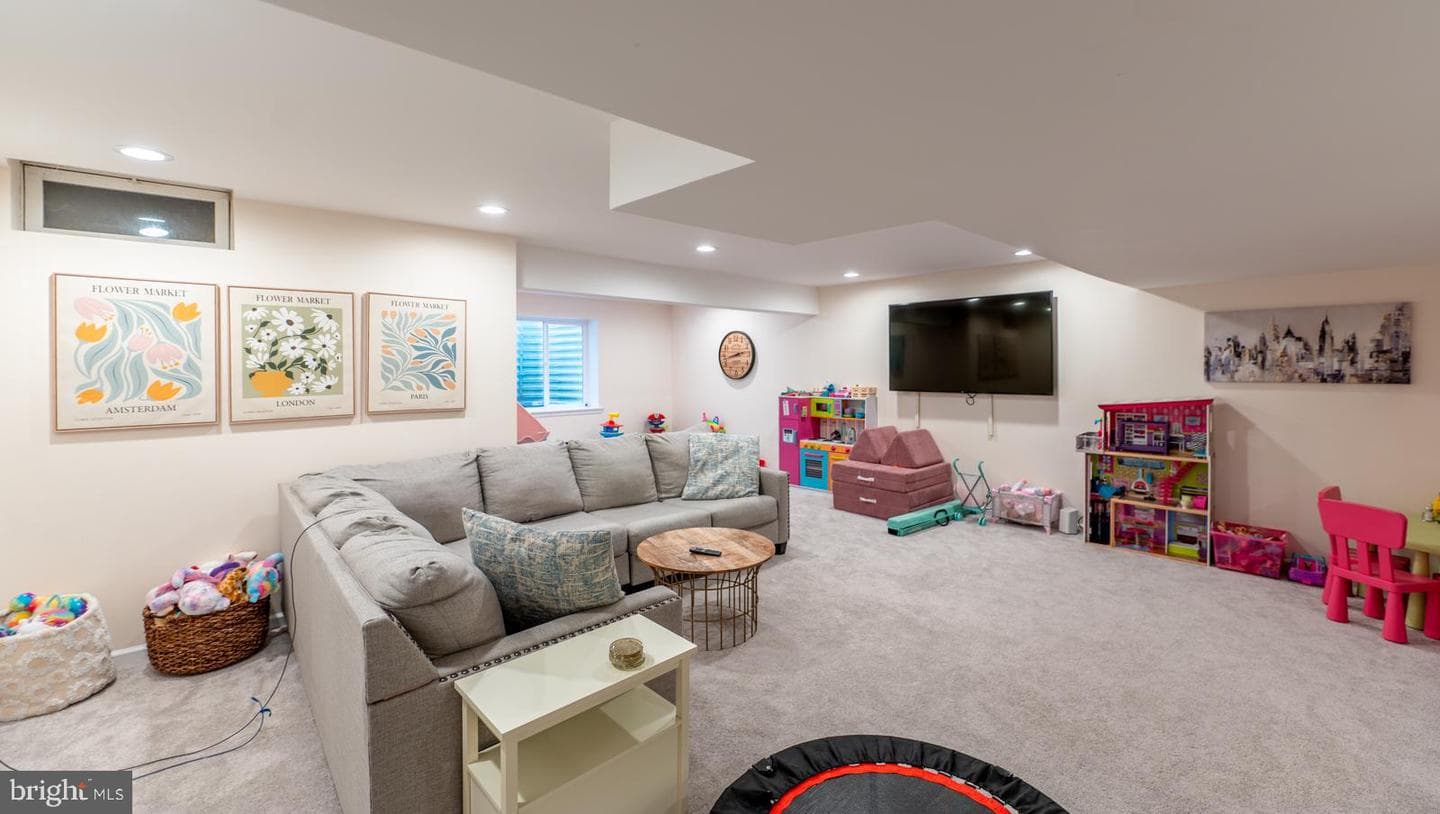 644 Churchill Road photo 29