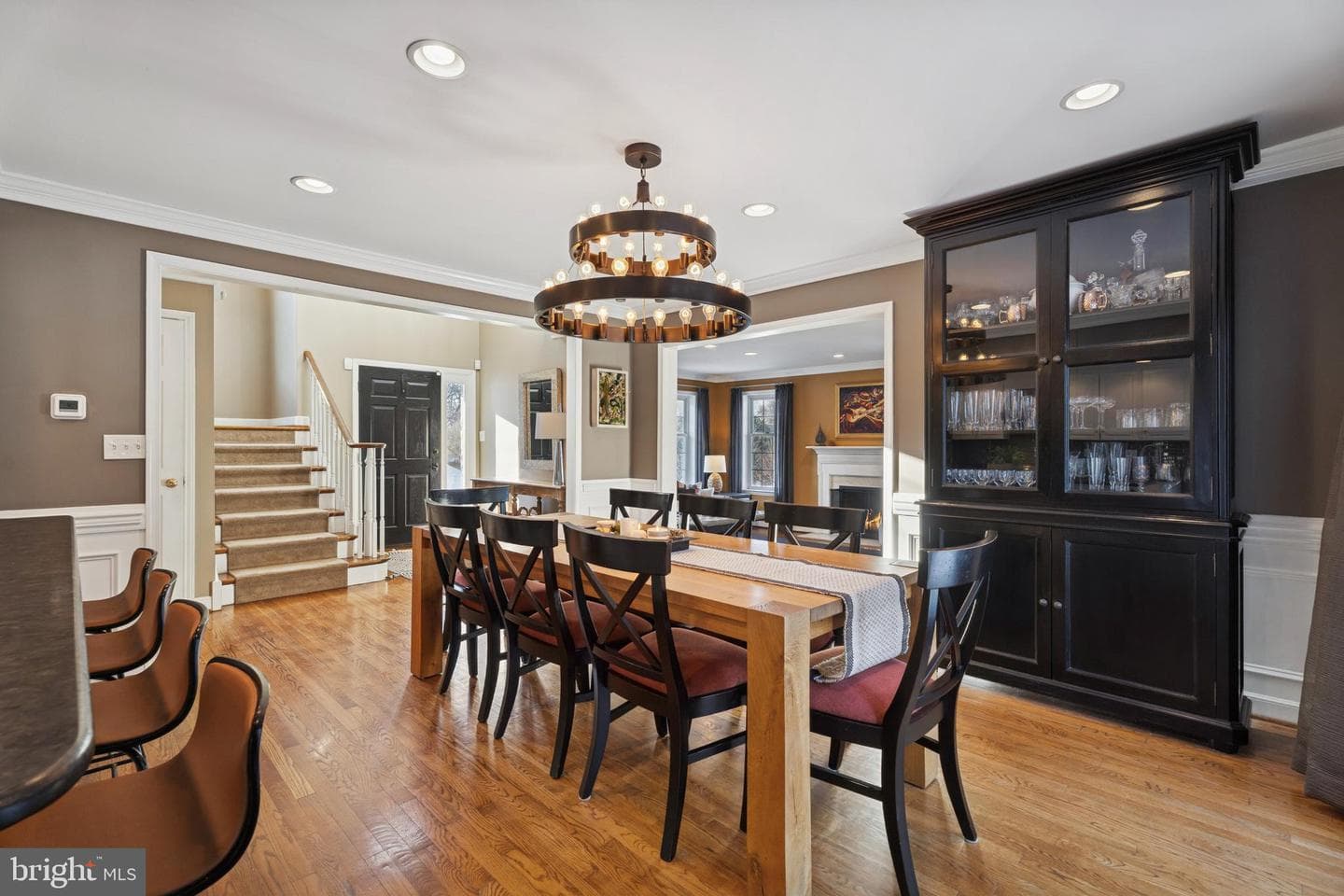 825 Springbank Lane photo 3