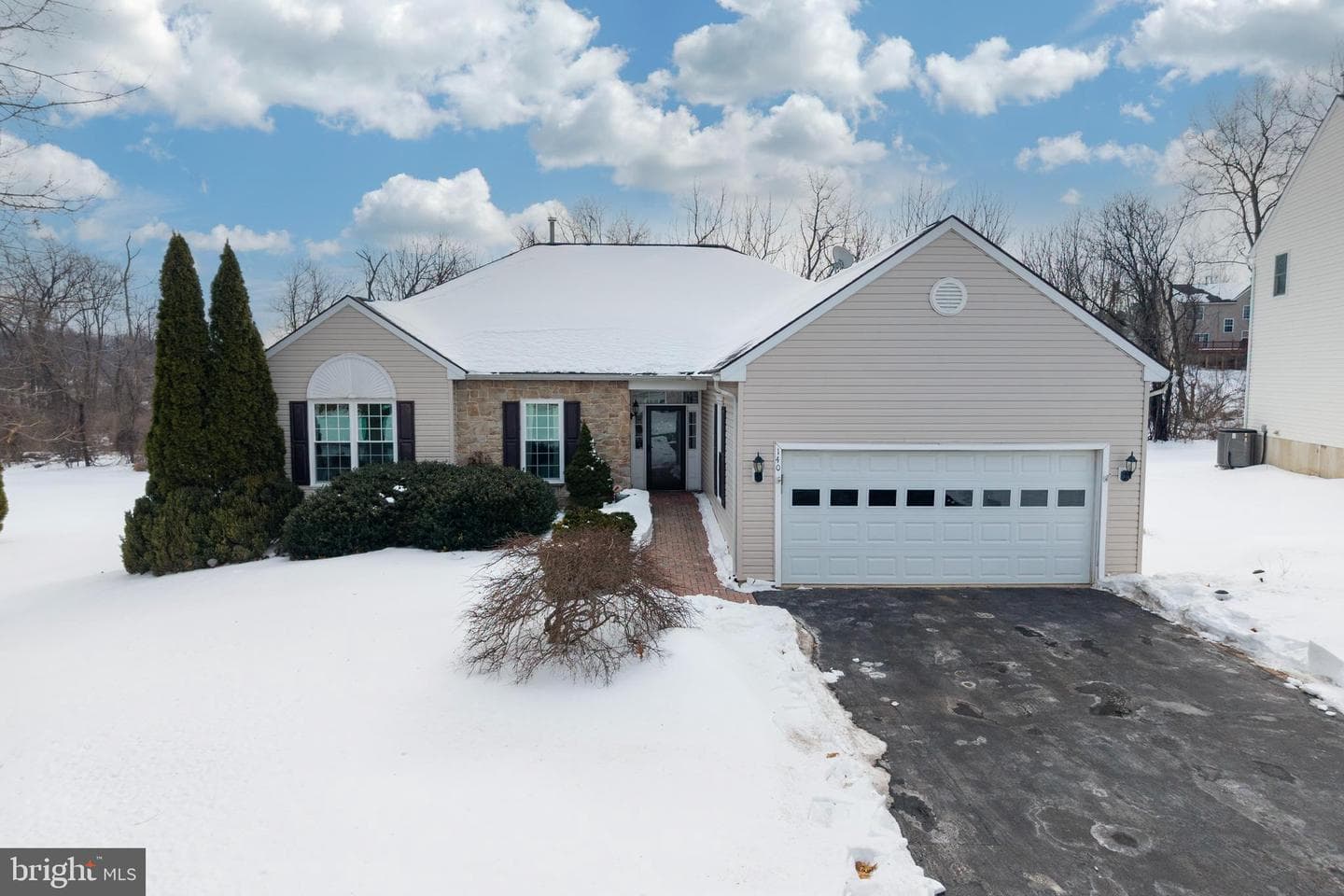 140 Milbury Road photo 2