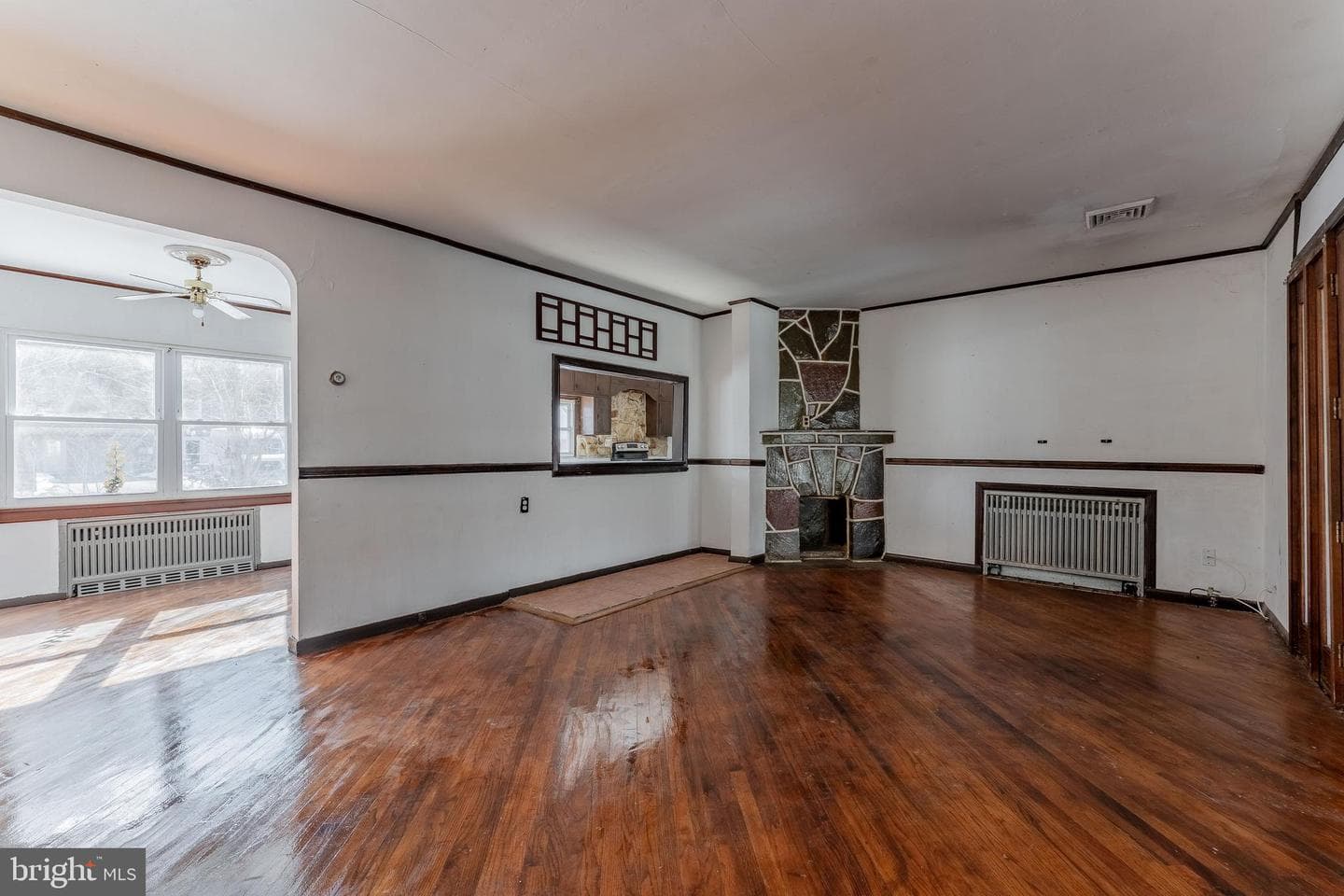 390 Mary Street photo 25
