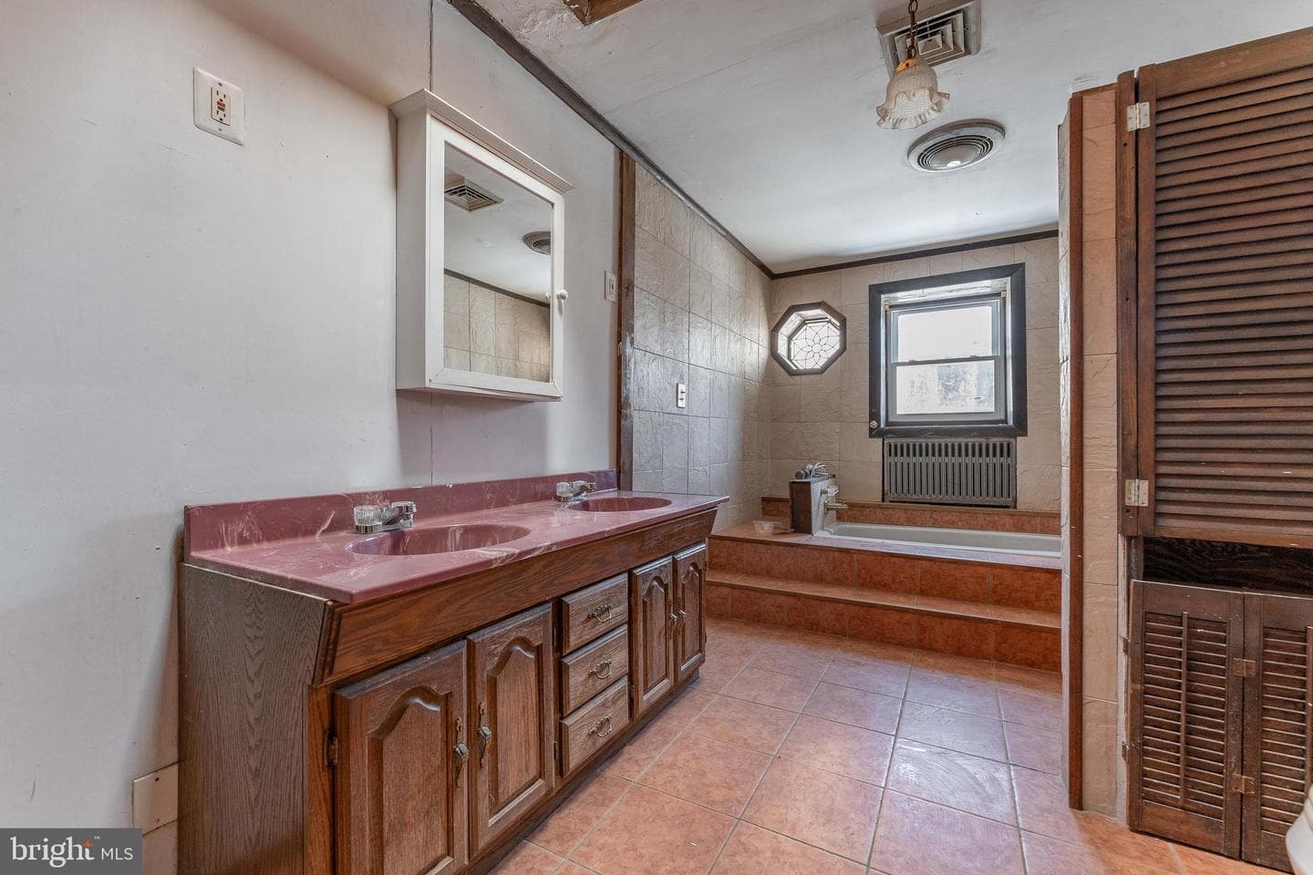 390 Mary Street photo 42