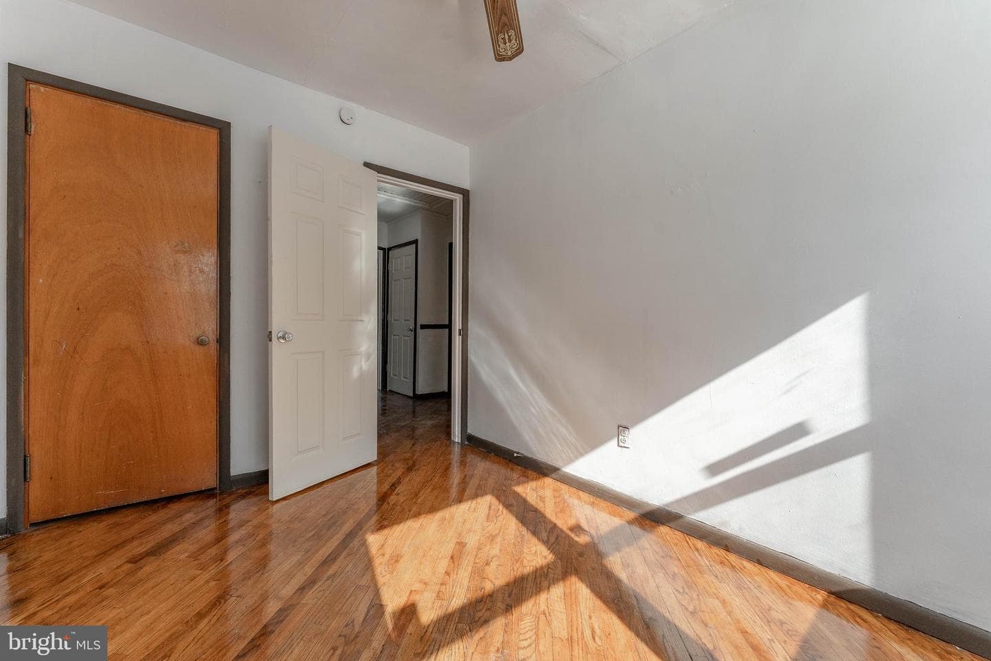 390 Mary Street photo 45