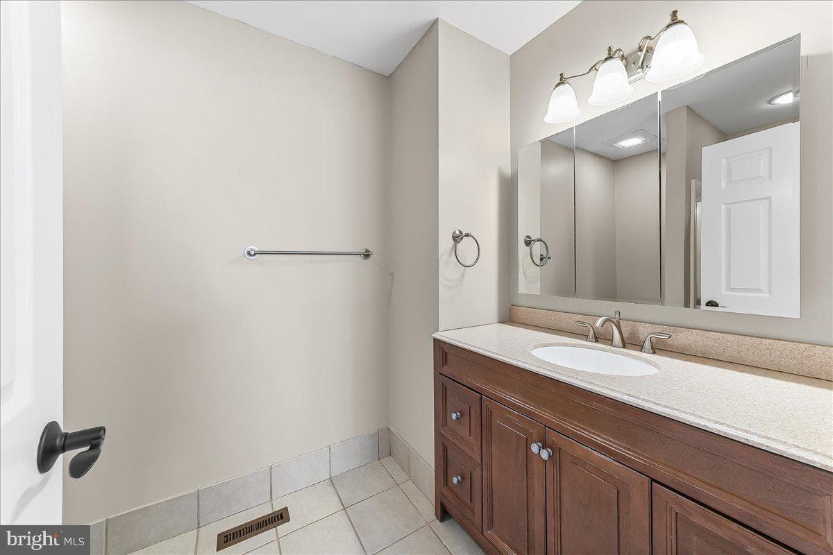 2107 Eton Court #2107 photo 18