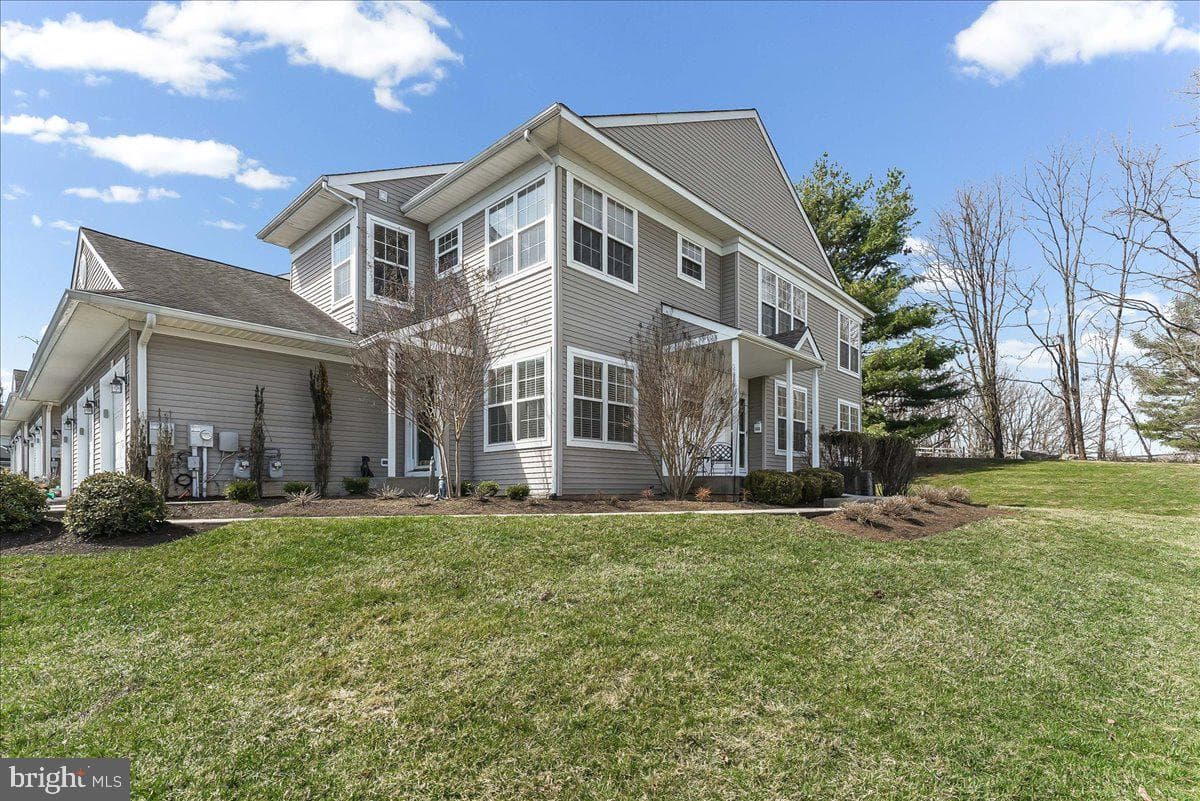132 Huntingdon Court #1801