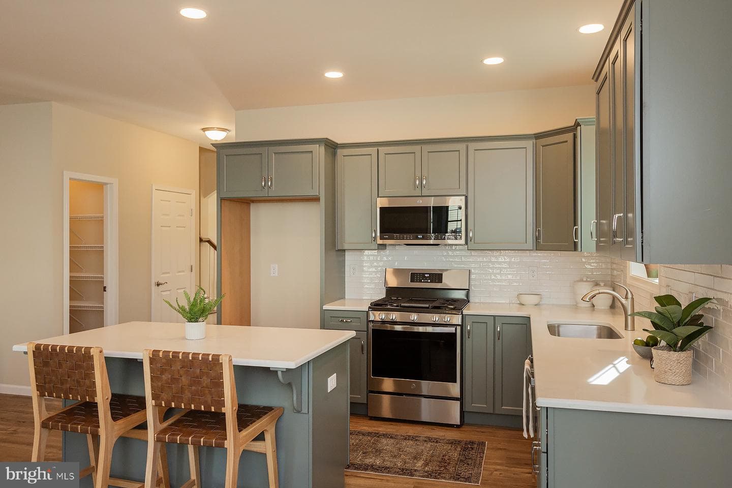 610 Greenbriar Path photo 10