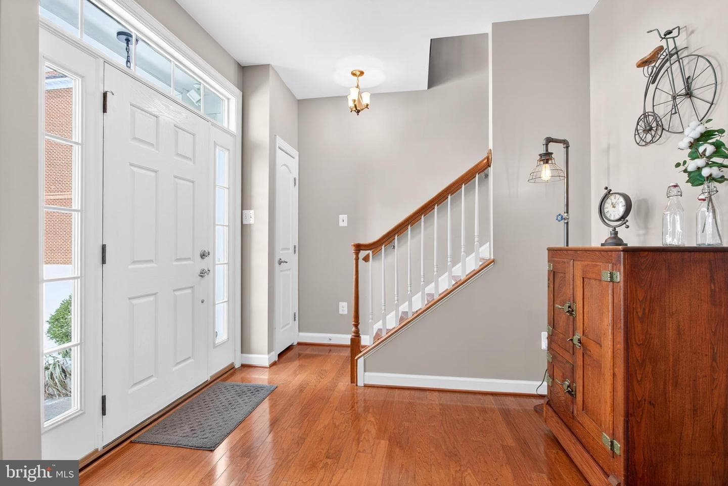 536 Raymond Drive photo 3