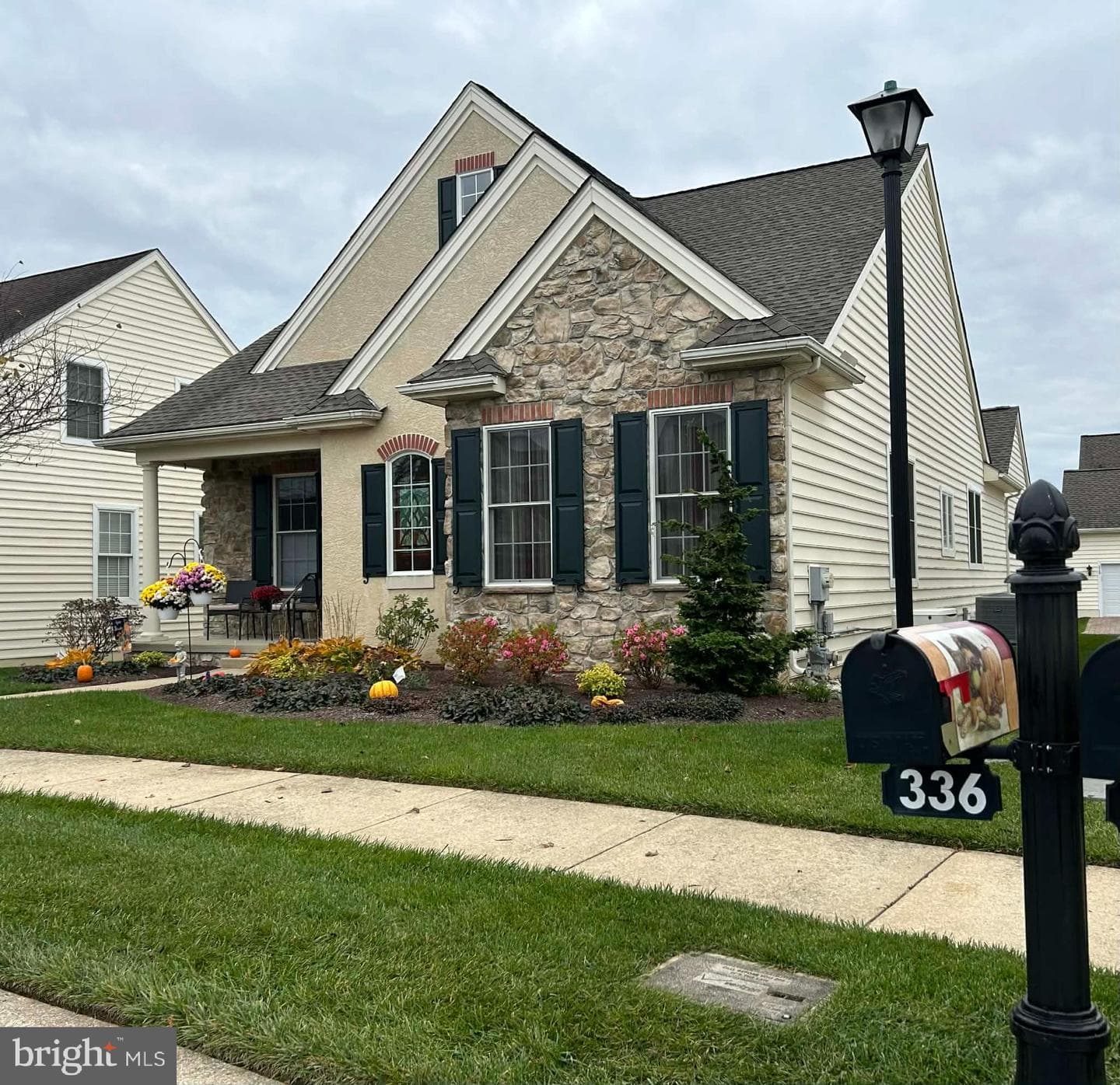 336 Carlisle Drive photo 5