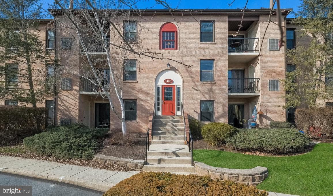 1430 Washington Place photo 2