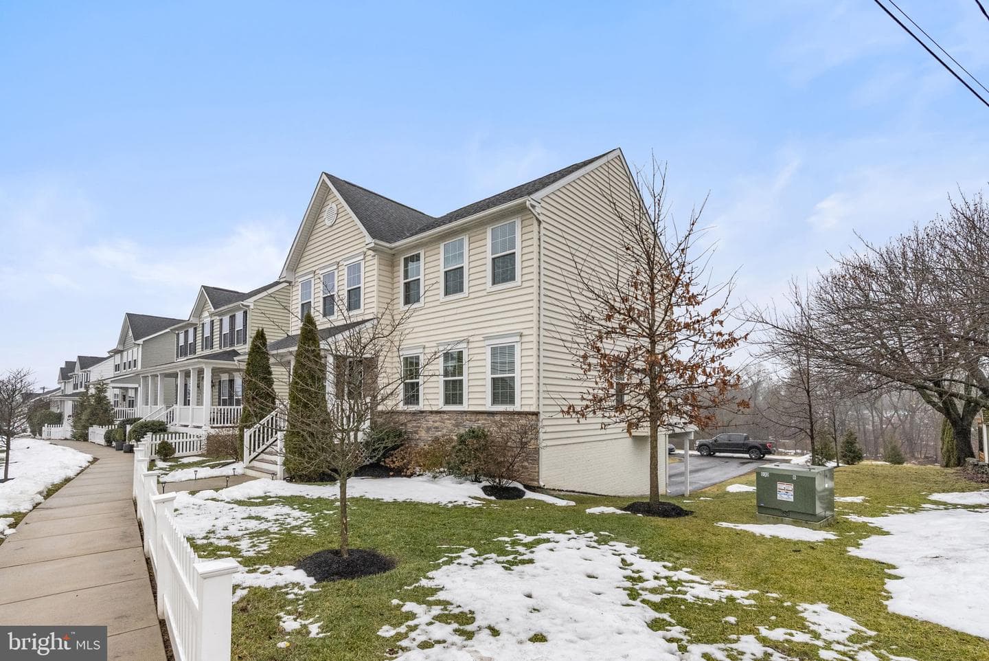638 Bridge Street photo 49