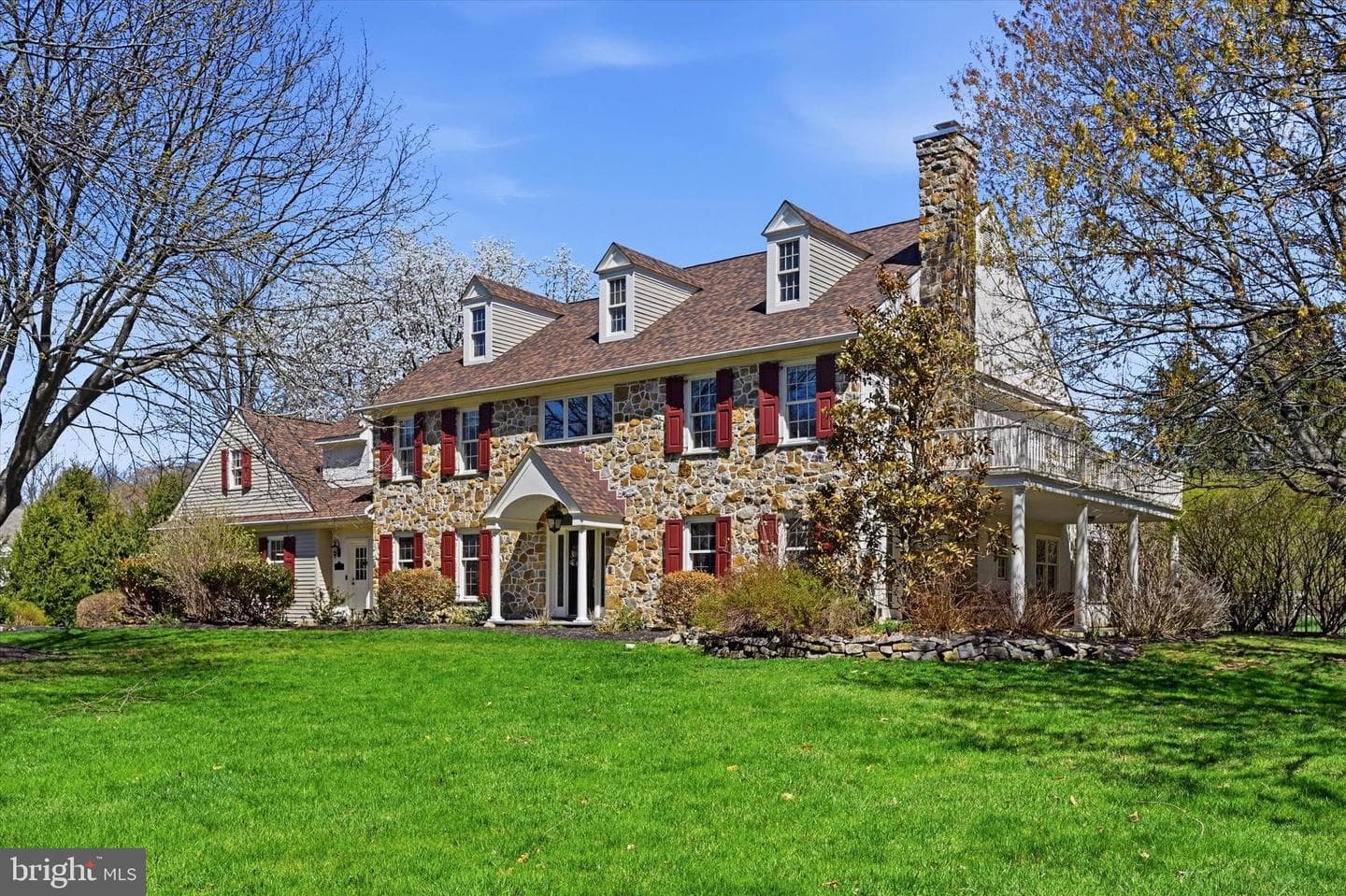 50 Howson Lane photo 2