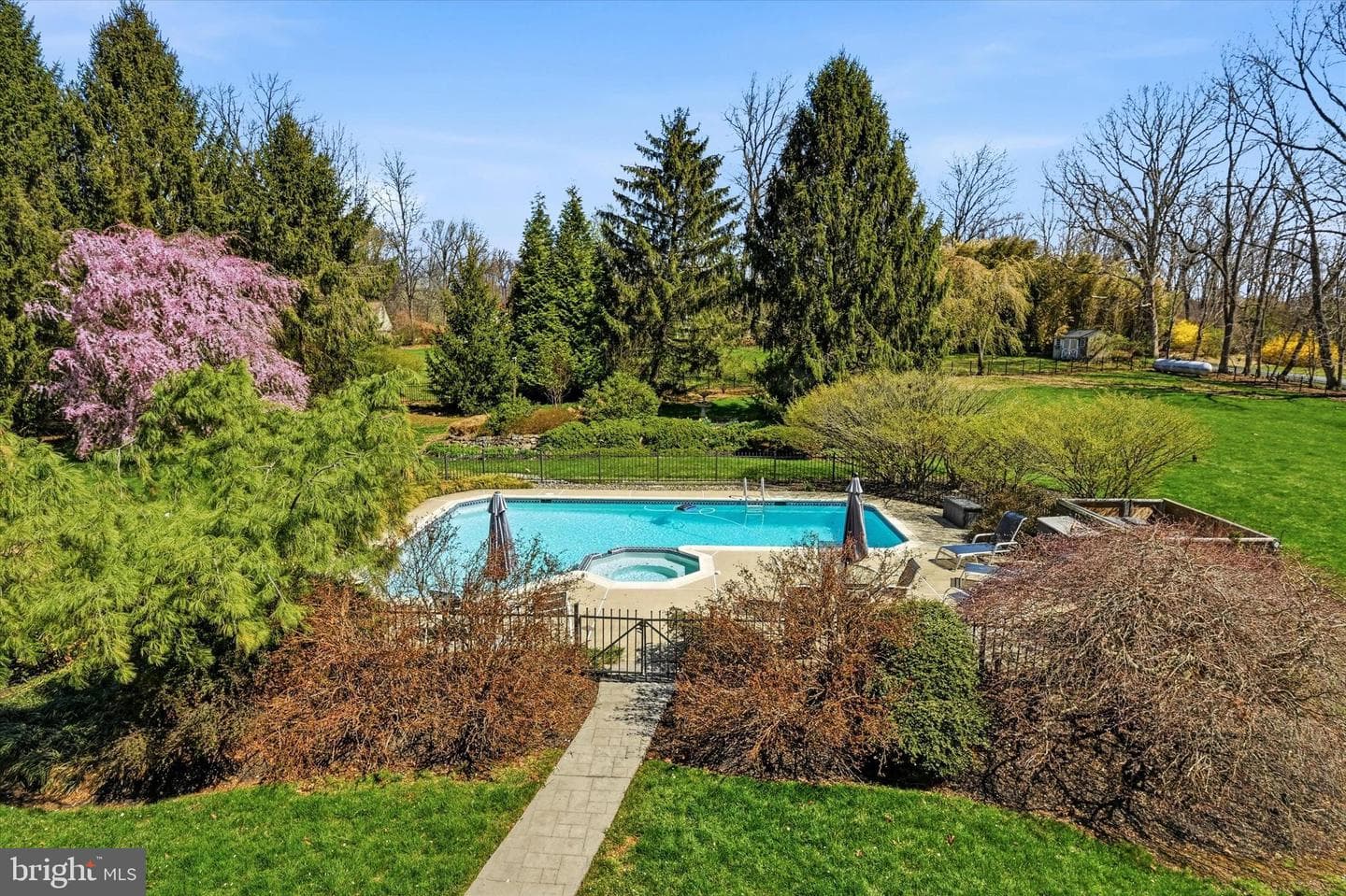 50 Howson Lane photo 75