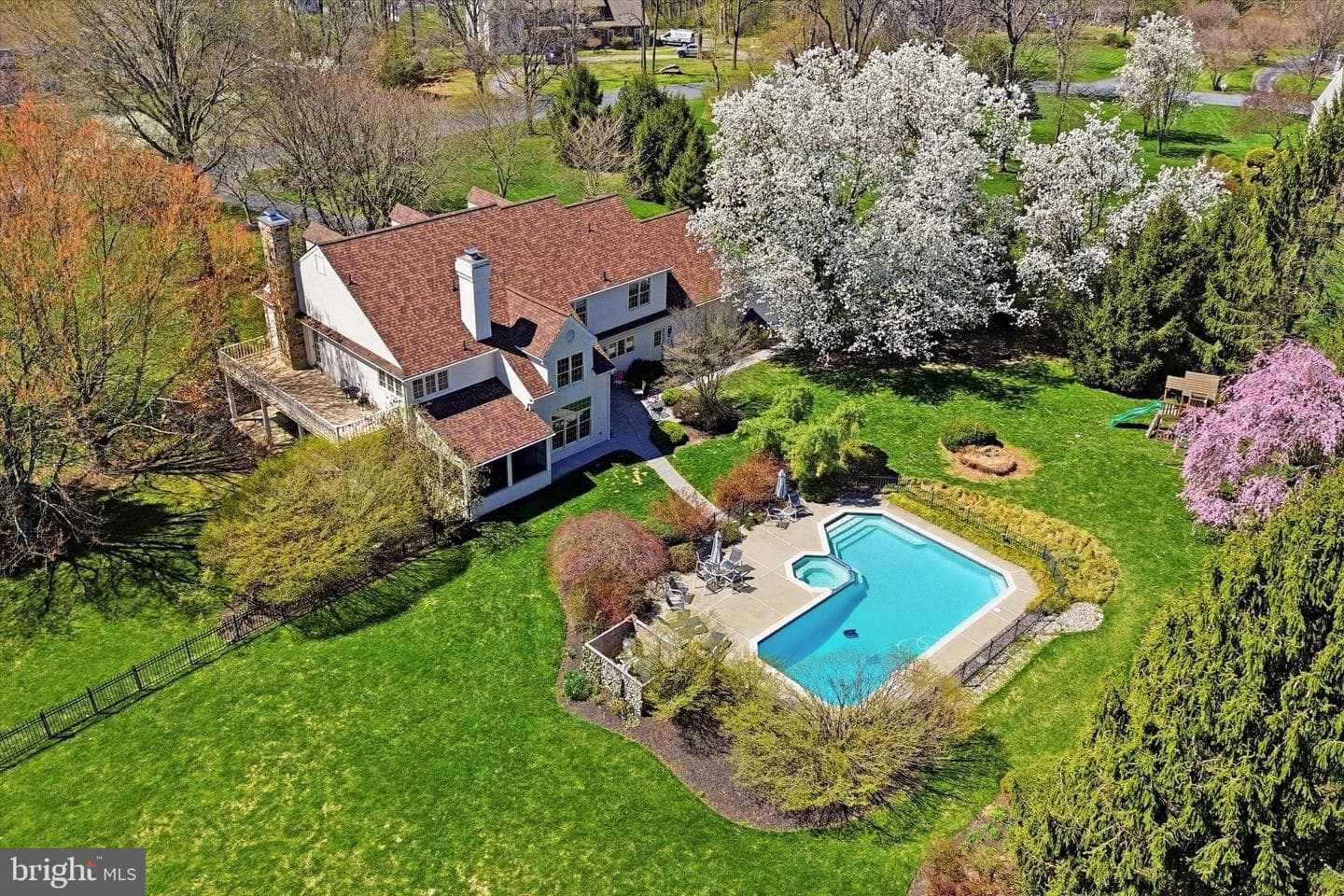 50 Howson Lane photo 84