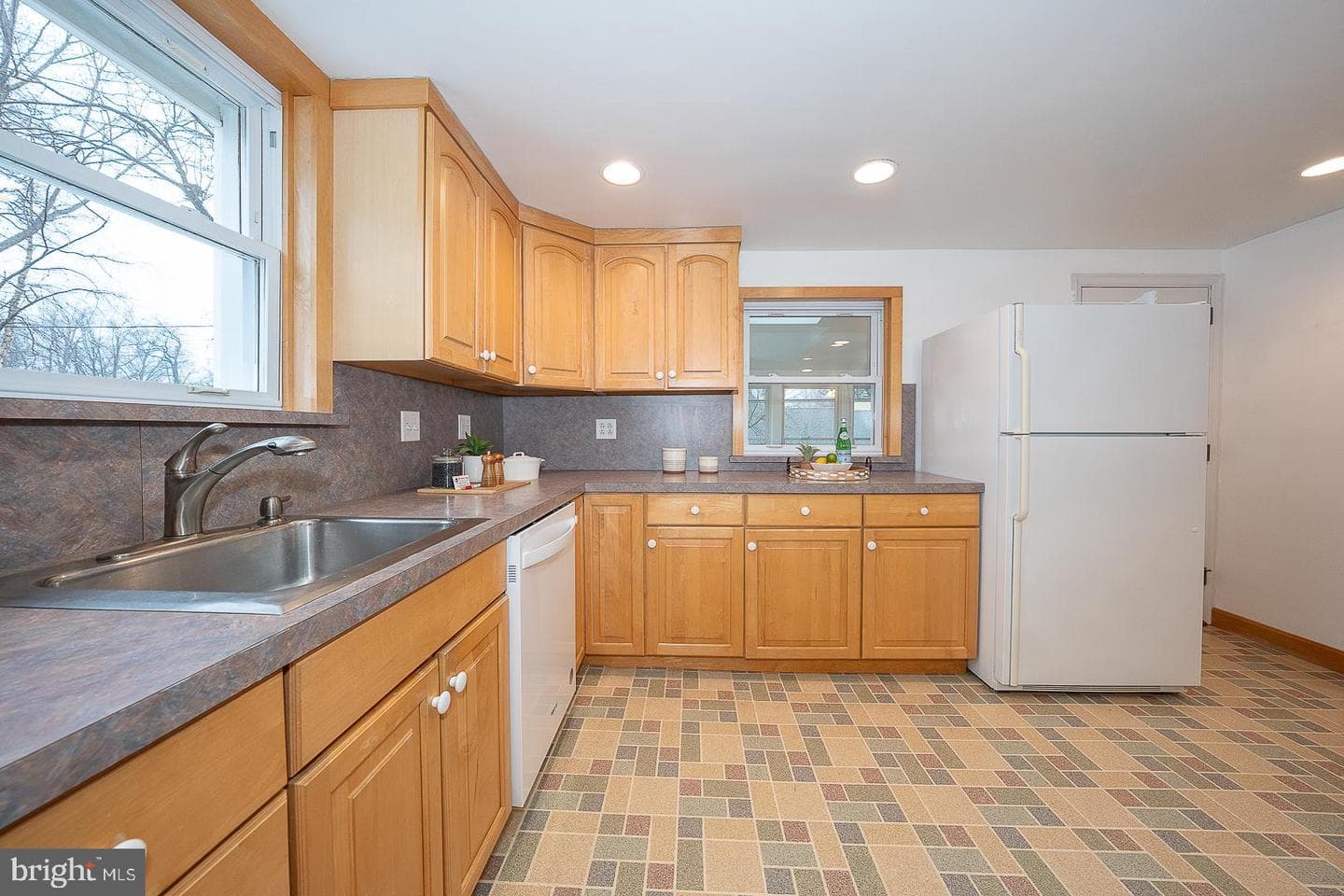 329 Saint James Road photo 13