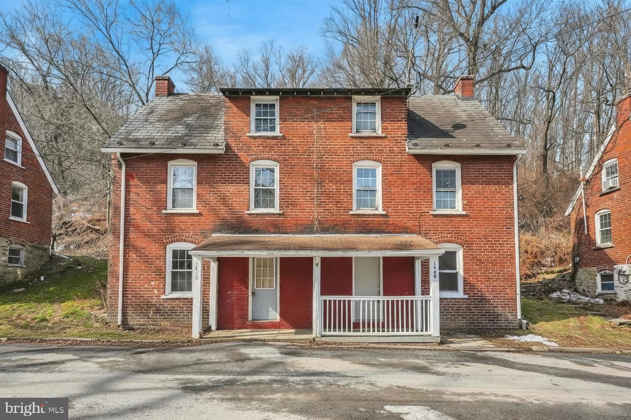 1409 Brick Row