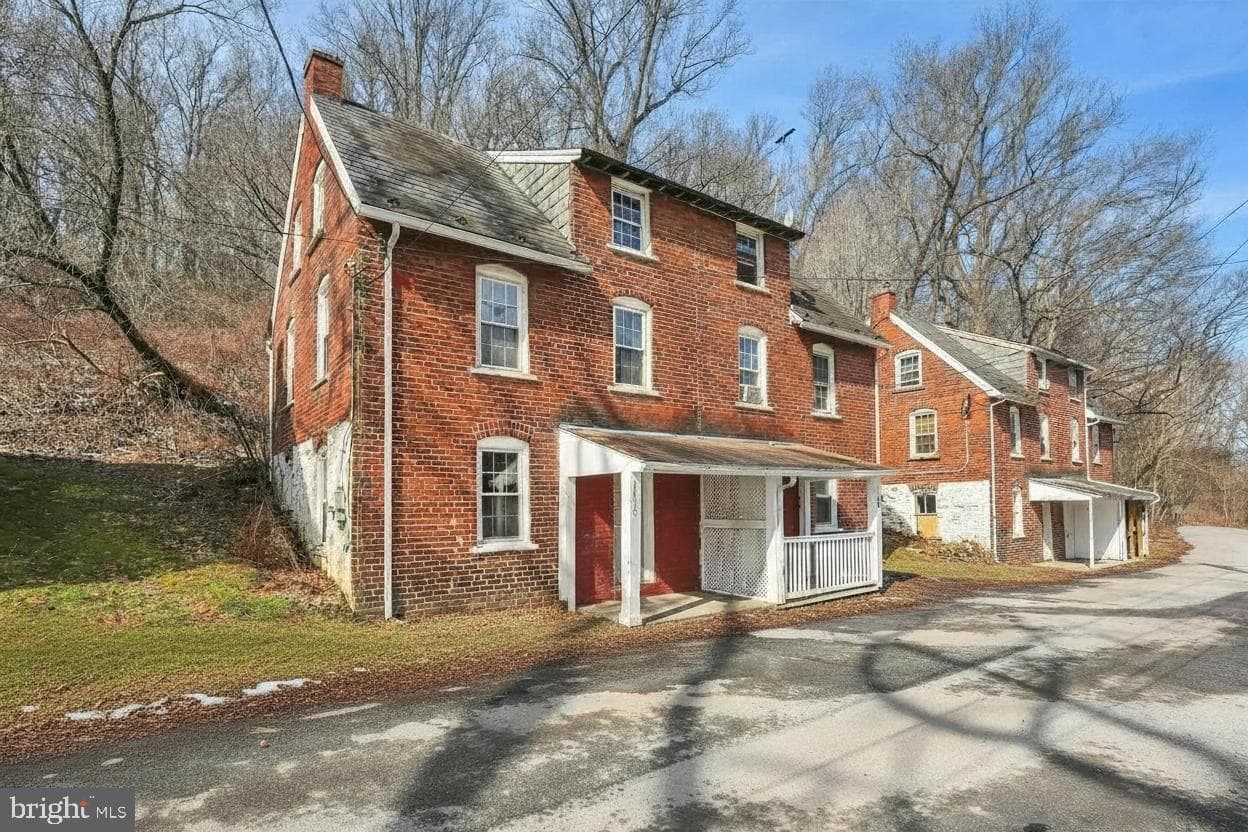 1410 Brick Row photo 2