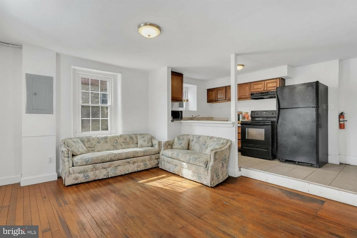 1410 Brick Row photo 6