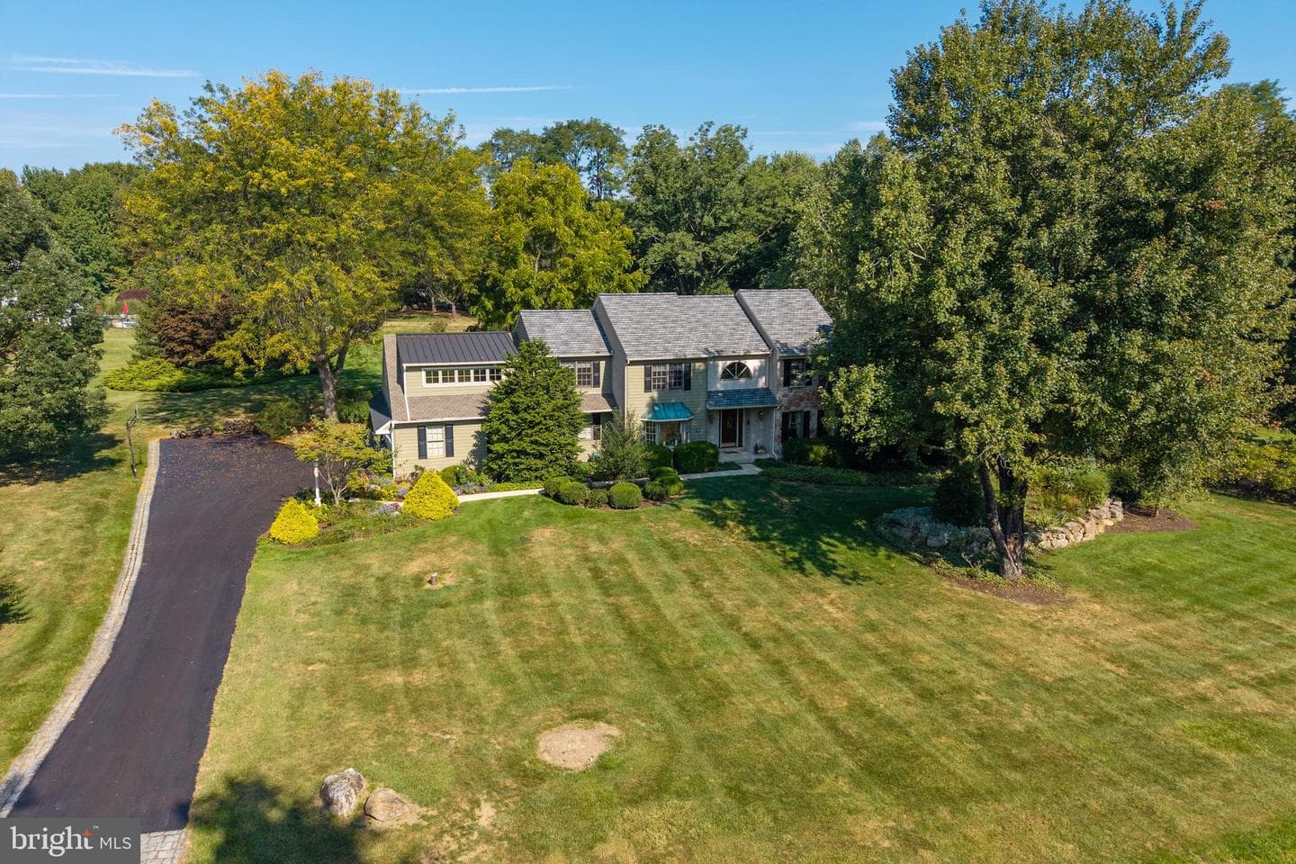 21 Lexington Manor photo 3