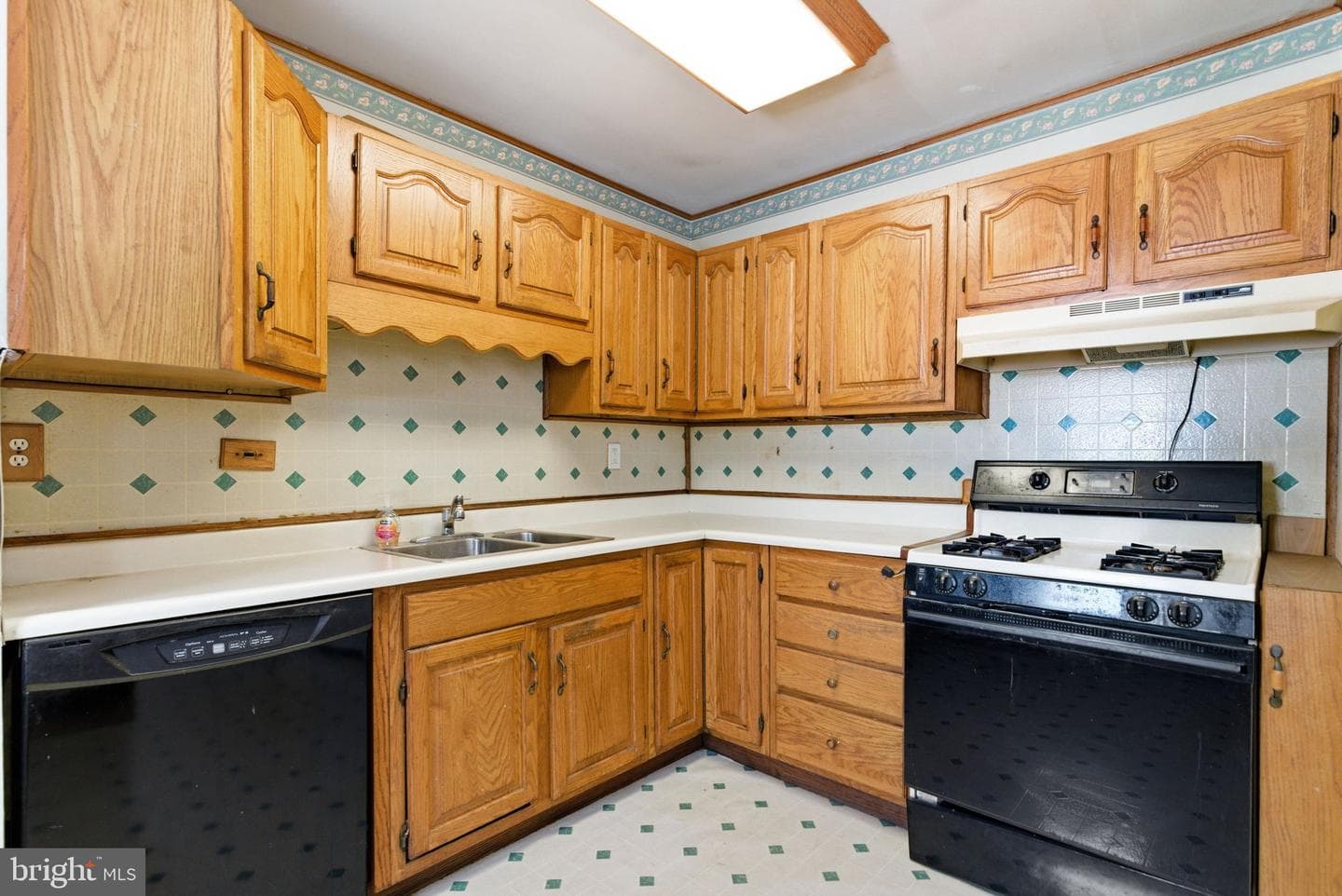 405 Sunset Drive photo 13