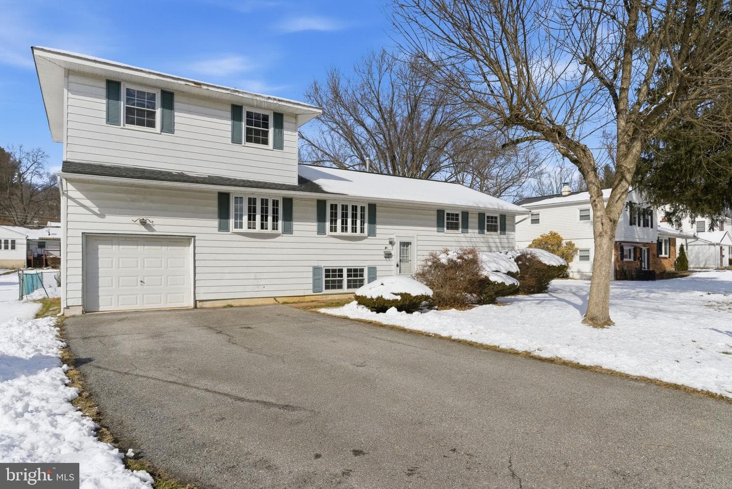 405 Sunset Drive photo 3
