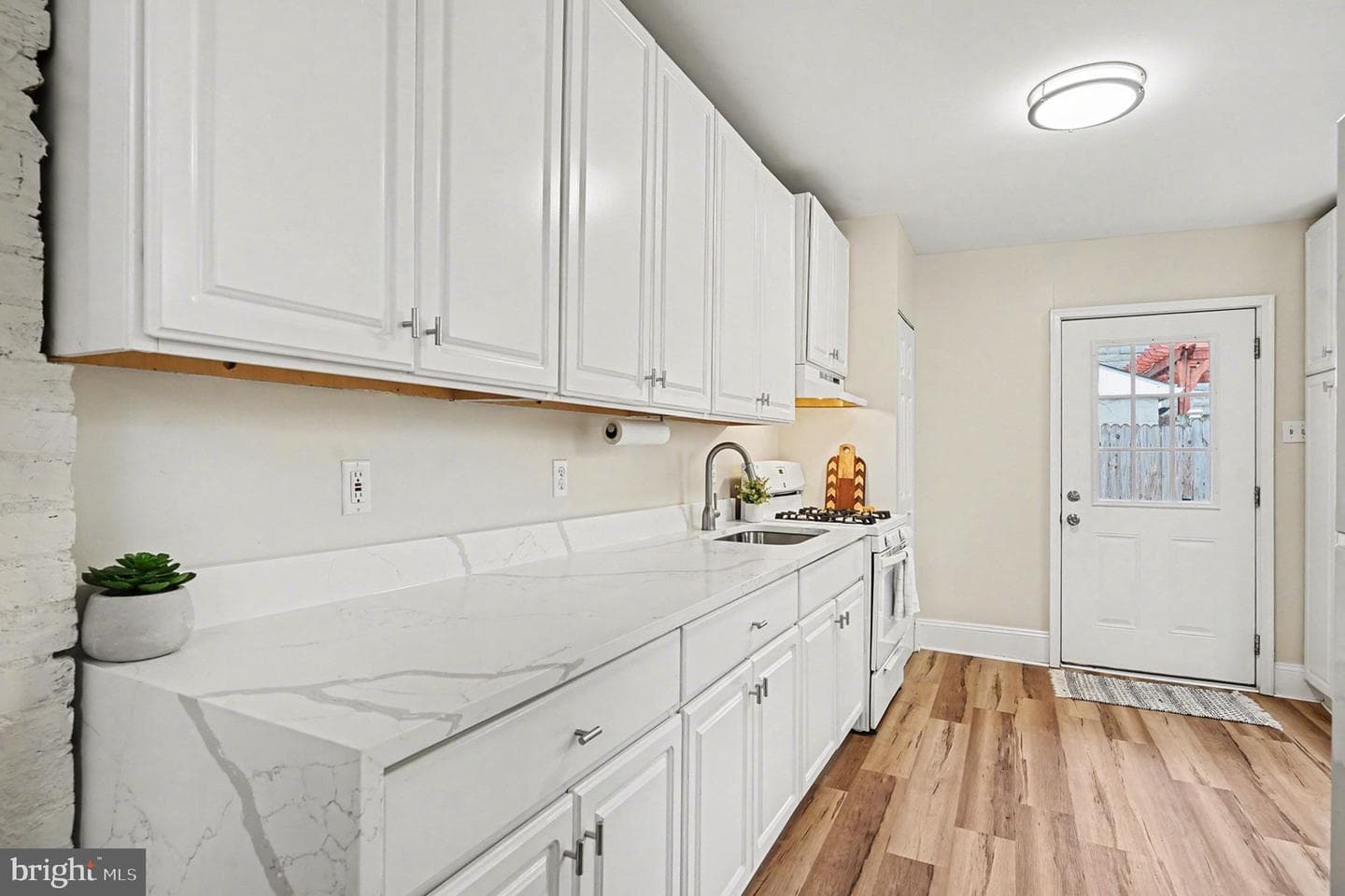 344 Grover Street photo 11